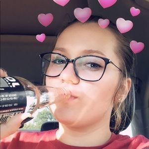 Meet your Posher, Abigail